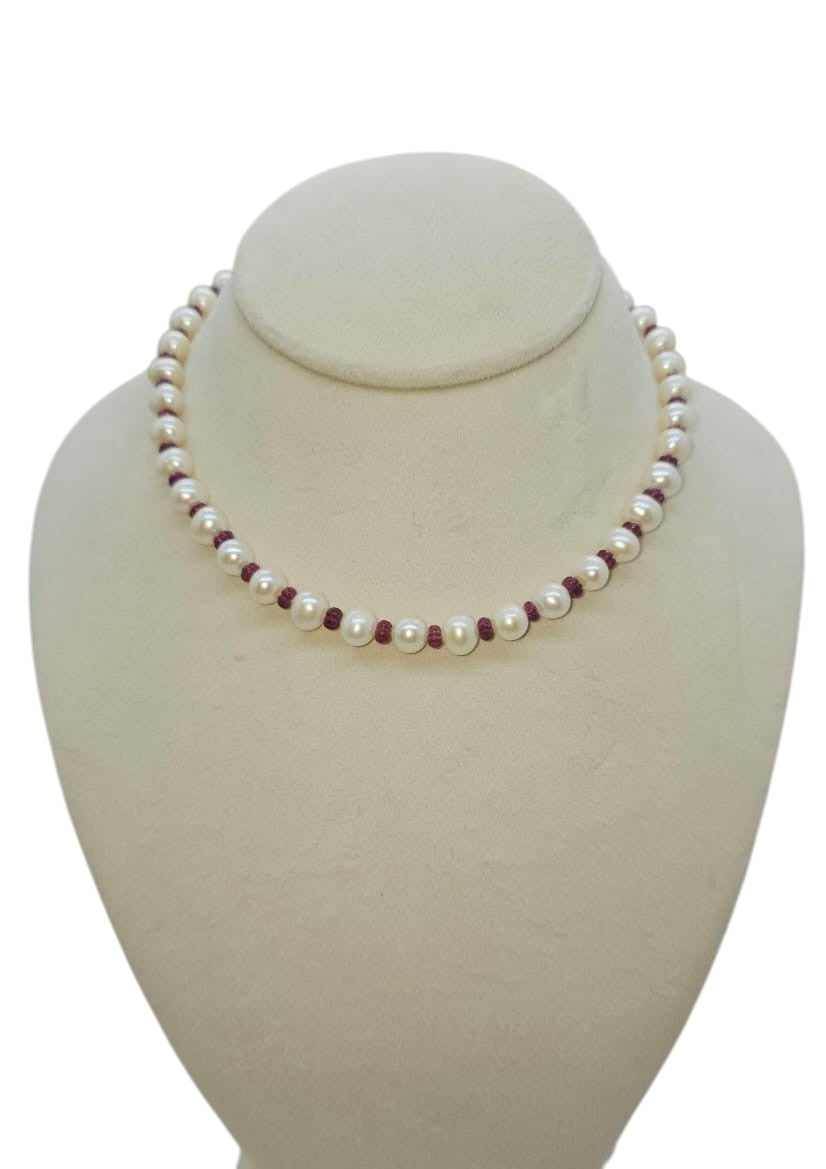 A STRAND OF INDIAN RUBY & CULTURED PEARL