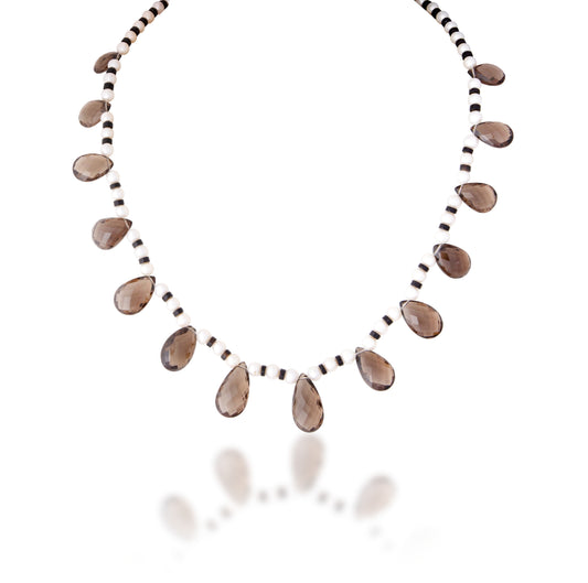 A STRAND OF MULTY SMOKY QUARTZ CULTURED PEARL & BLACK ONYX